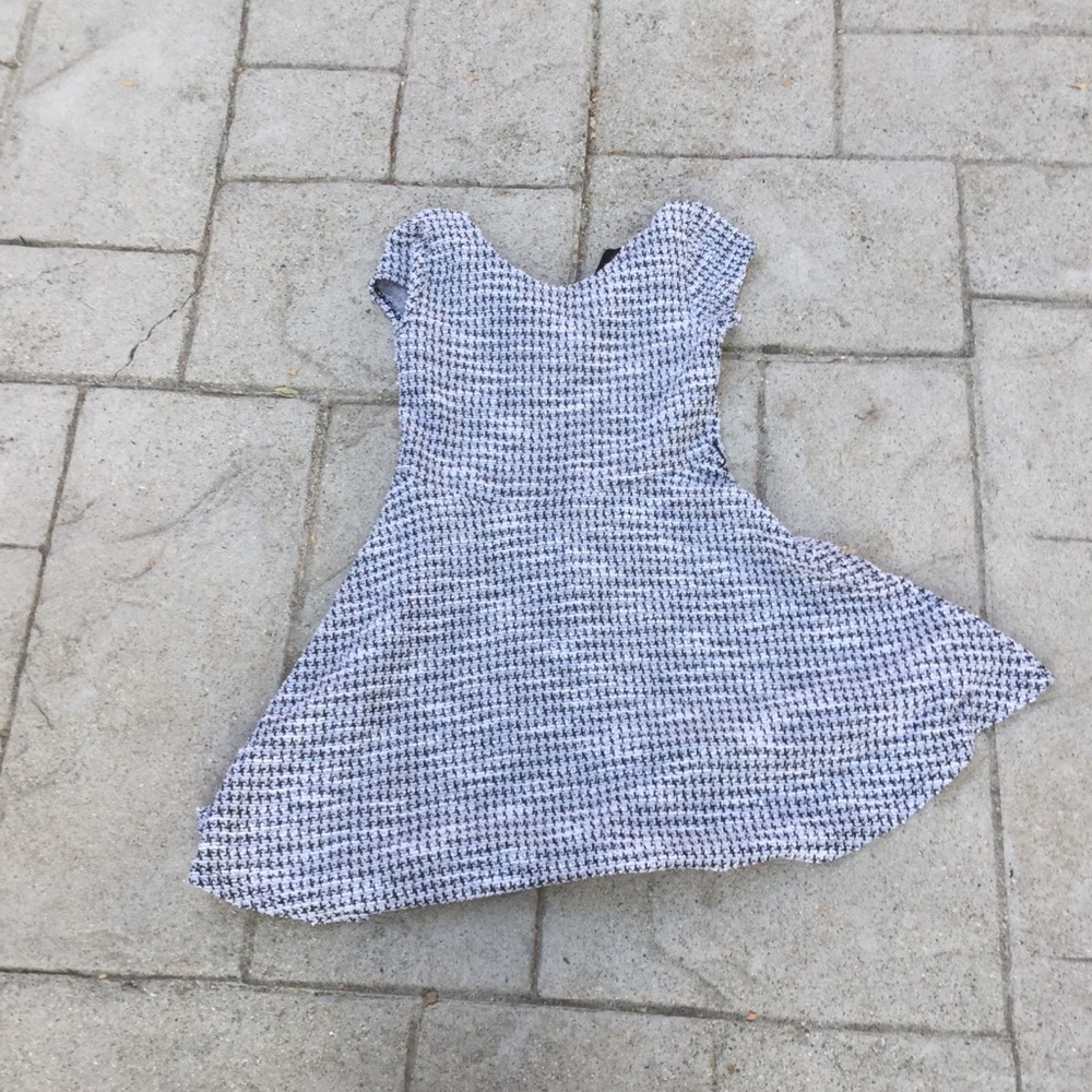 Dress children place